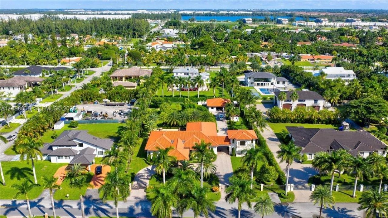 10181 NW 131st St, Hialeah Gardens, FL 33018 Photo