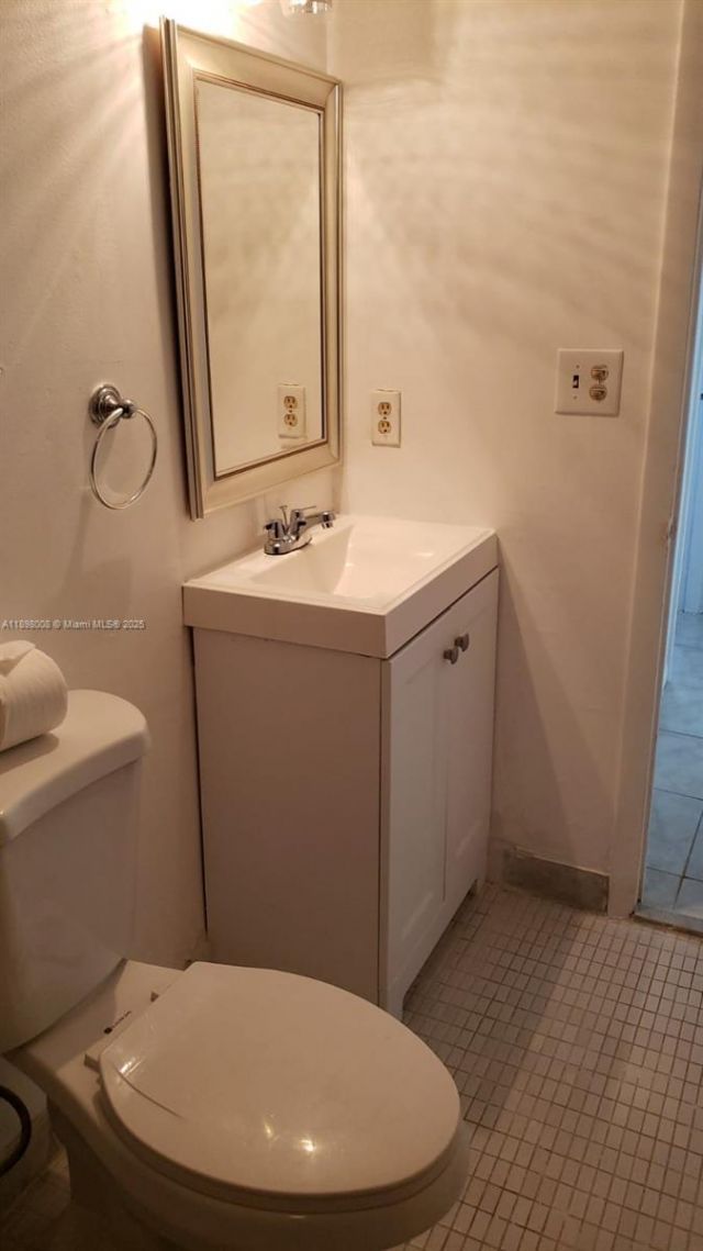 500 Executive Center Dr, Unit 4E, West Palm Beach, FL 33401 Photo