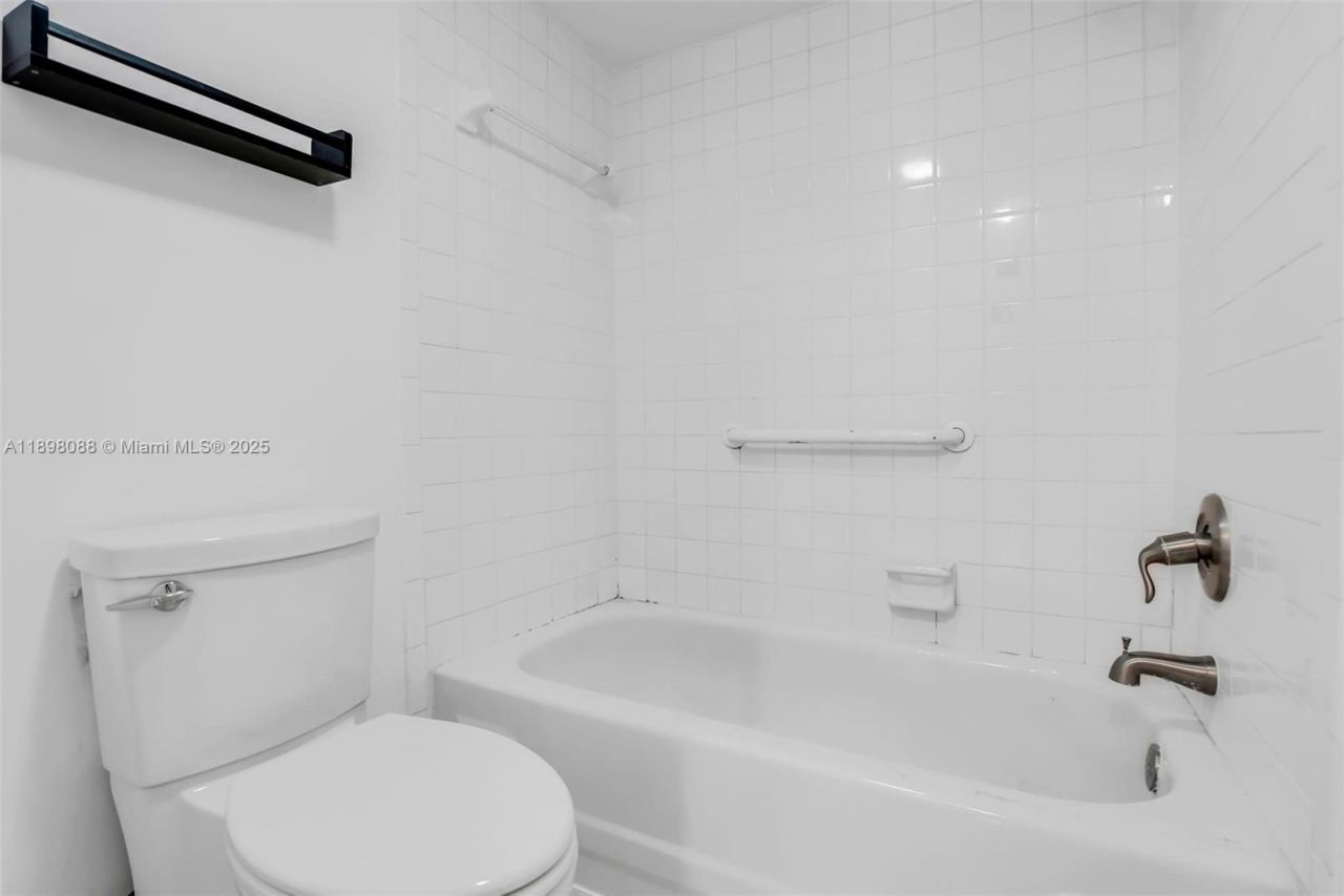 8002 Lagos De Campo Blvd, Unit B-101, Tamarac, FL 33321 Photo