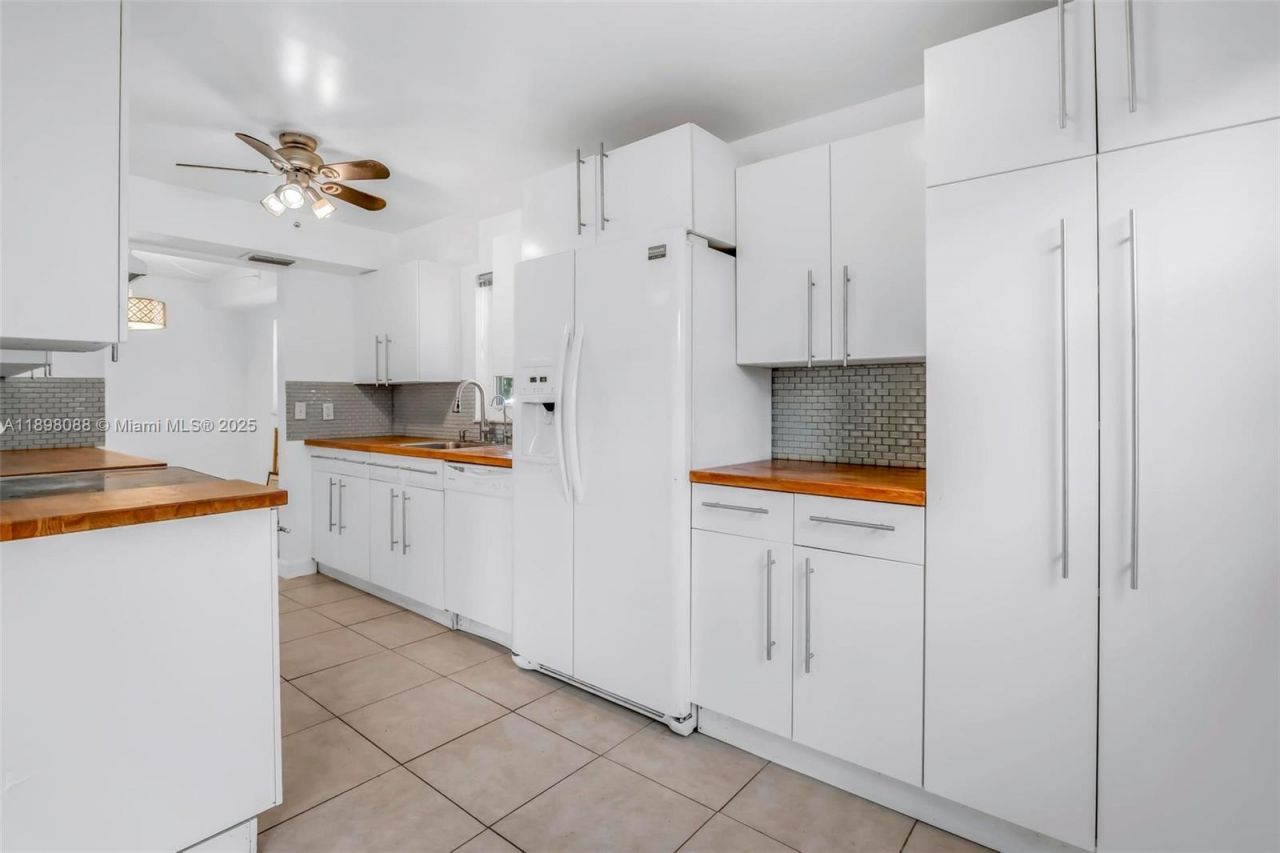 8002 Lagos De Campo Blvd, Unit B-101, Tamarac, FL 33321 Photo