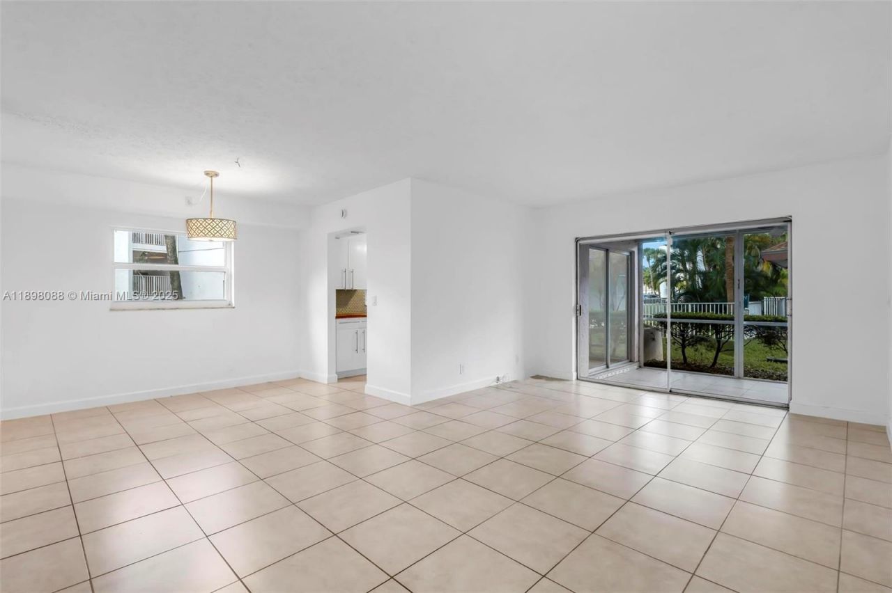 8002 Lagos De Campo Blvd, Unit B-101, Tamarac, FL 33321 Photo