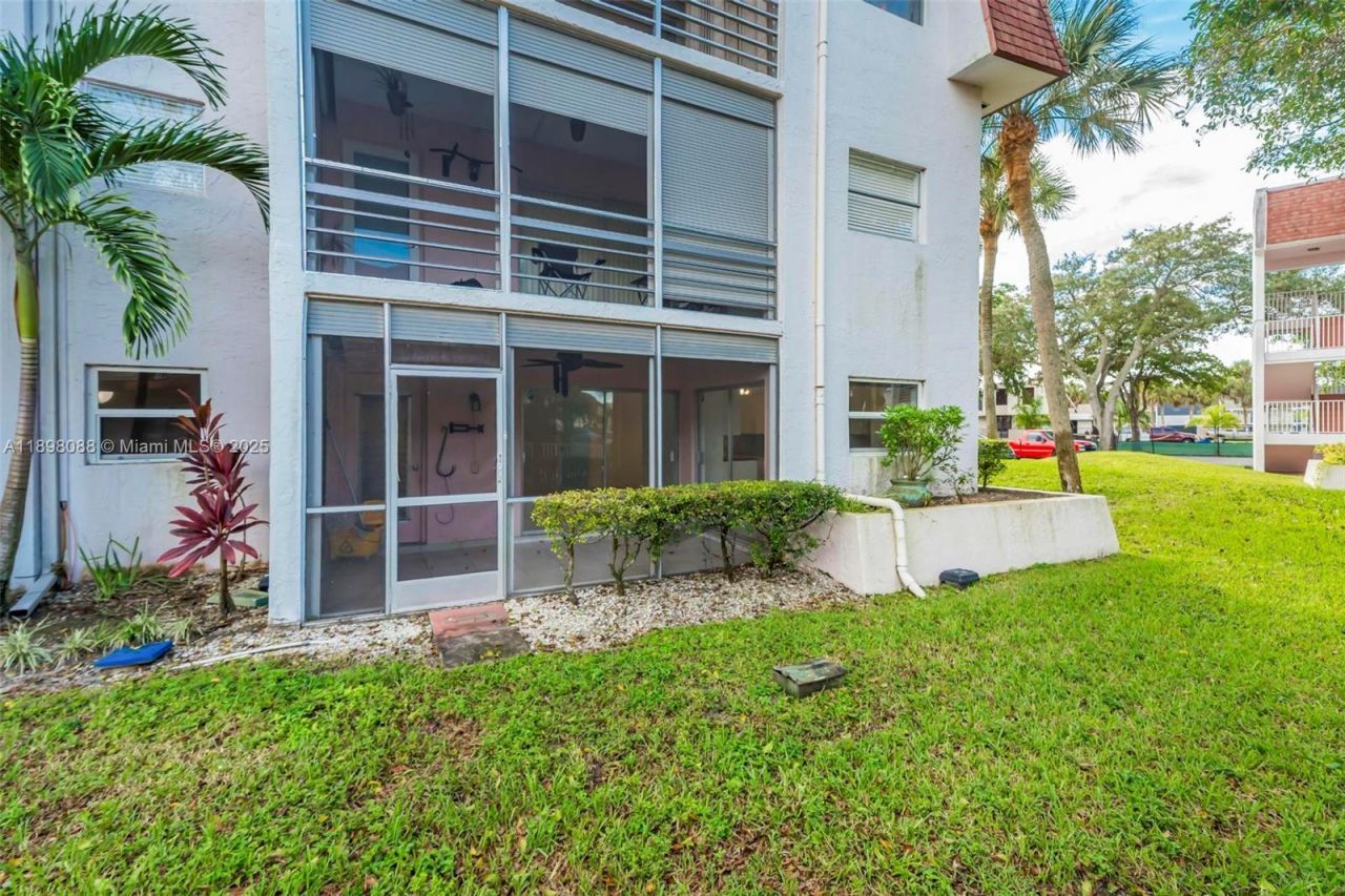 8002 Lagos De Campo Blvd, Unit B-101, Tamarac, FL 33321 Photo