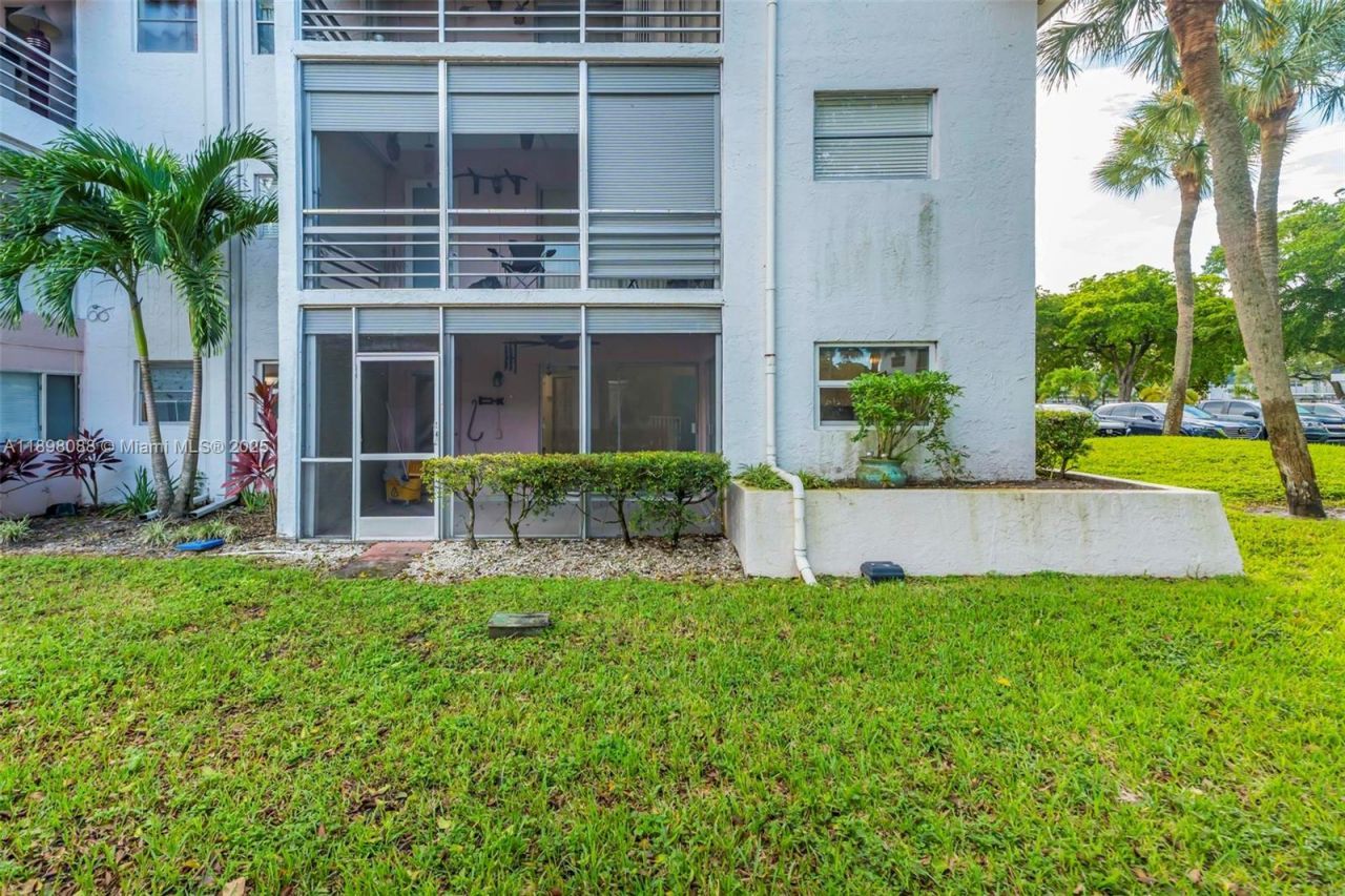 8002 Lagos De Campo Blvd, Unit B-101, Tamarac, FL 33321 Photo