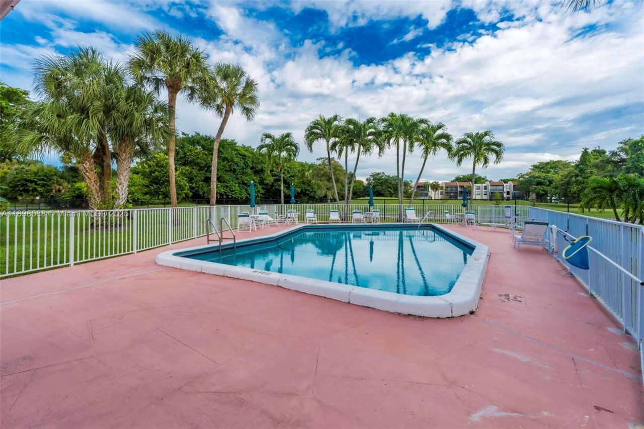 8002 Lagos De Campo Blvd, Unit B-101, Tamarac, FL 33321 Photo