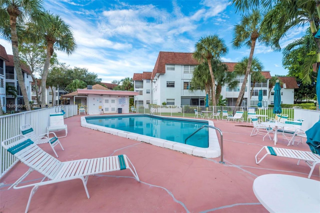 8002 Lagos De Campo Blvd, Unit B-101, Tamarac, FL 33321 Photo