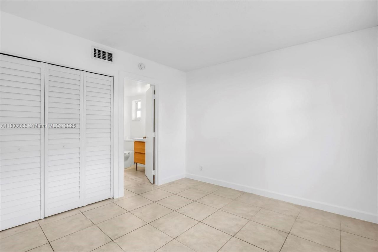 8002 Lagos De Campo Blvd, Unit B-101, Tamarac, FL 33321 Photo