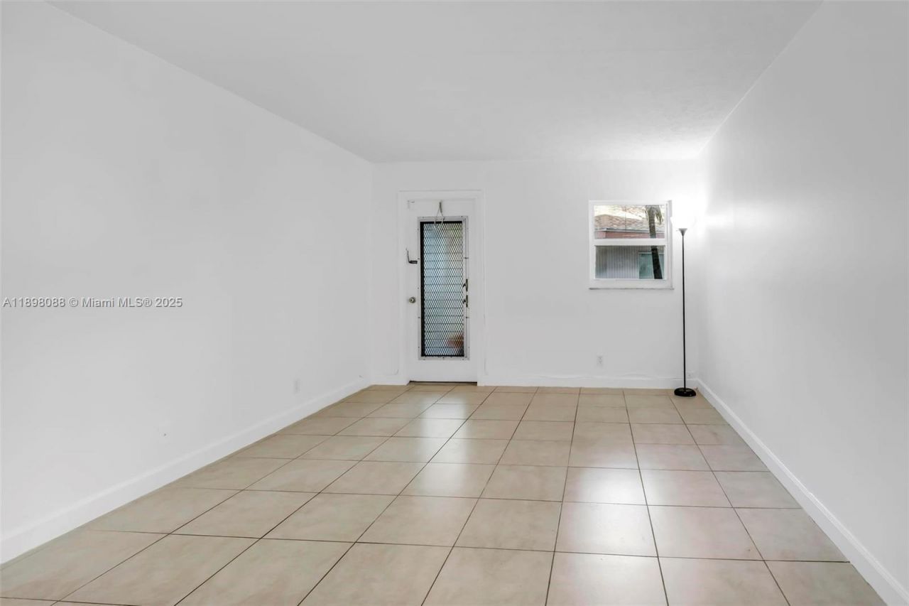 8002 Lagos De Campo Blvd, Unit B-101, Tamarac, FL 33321 Photo