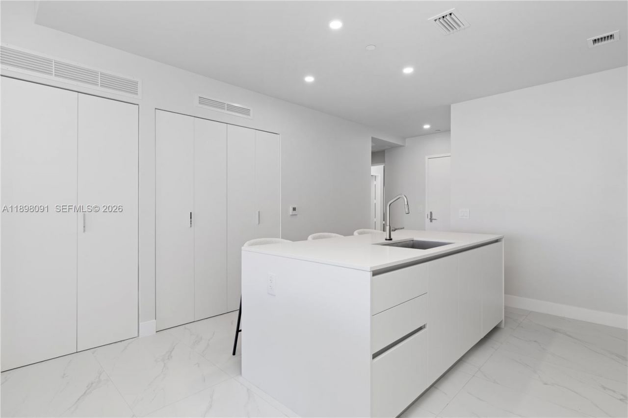 700 NE 24th St, Unit 4002, Miami, FL 33137 Photo