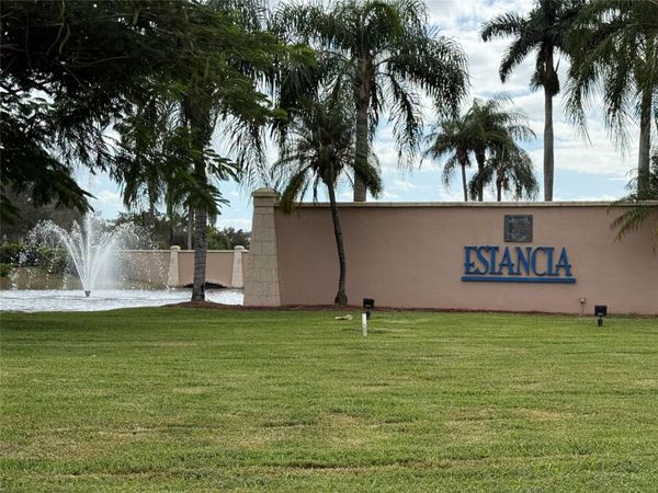 322 SW 193rd Ave, Pembroke Pines, FL 33029