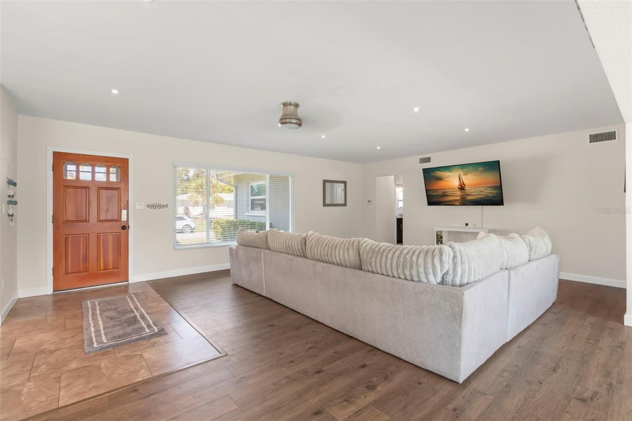 2196 Indian Avenue S, Belleair Bluffs, FL 33770 Photo