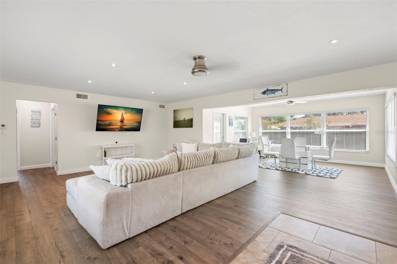 2196 Indian Avenue S, Belleair Bluffs, FL 33770 Photo