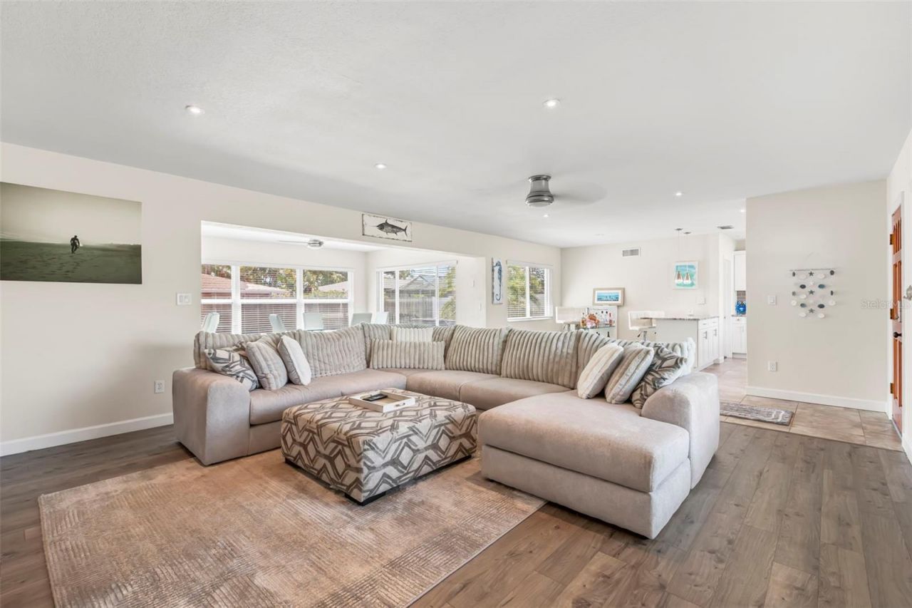 2196 Indian Avenue S, Belleair Bluffs, FL 33770 Photo