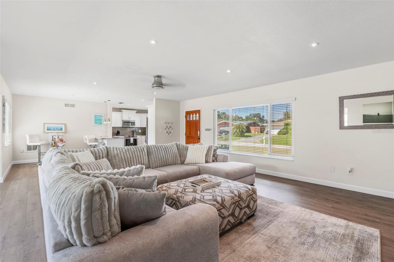 2196 Indian Avenue S, Belleair Bluffs, FL 33770 Photo