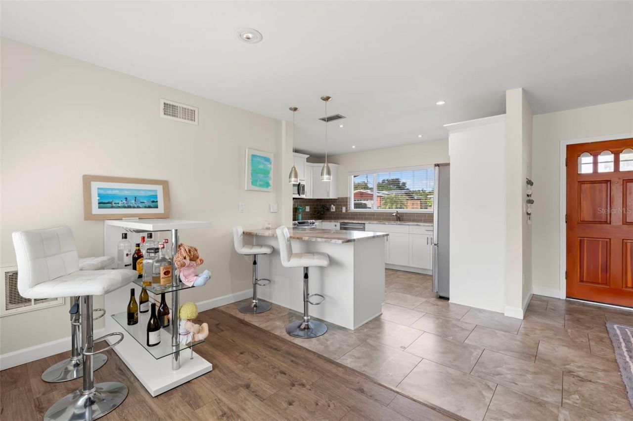 2196 Indian Avenue S, Belleair Bluffs, FL 33770 Photo