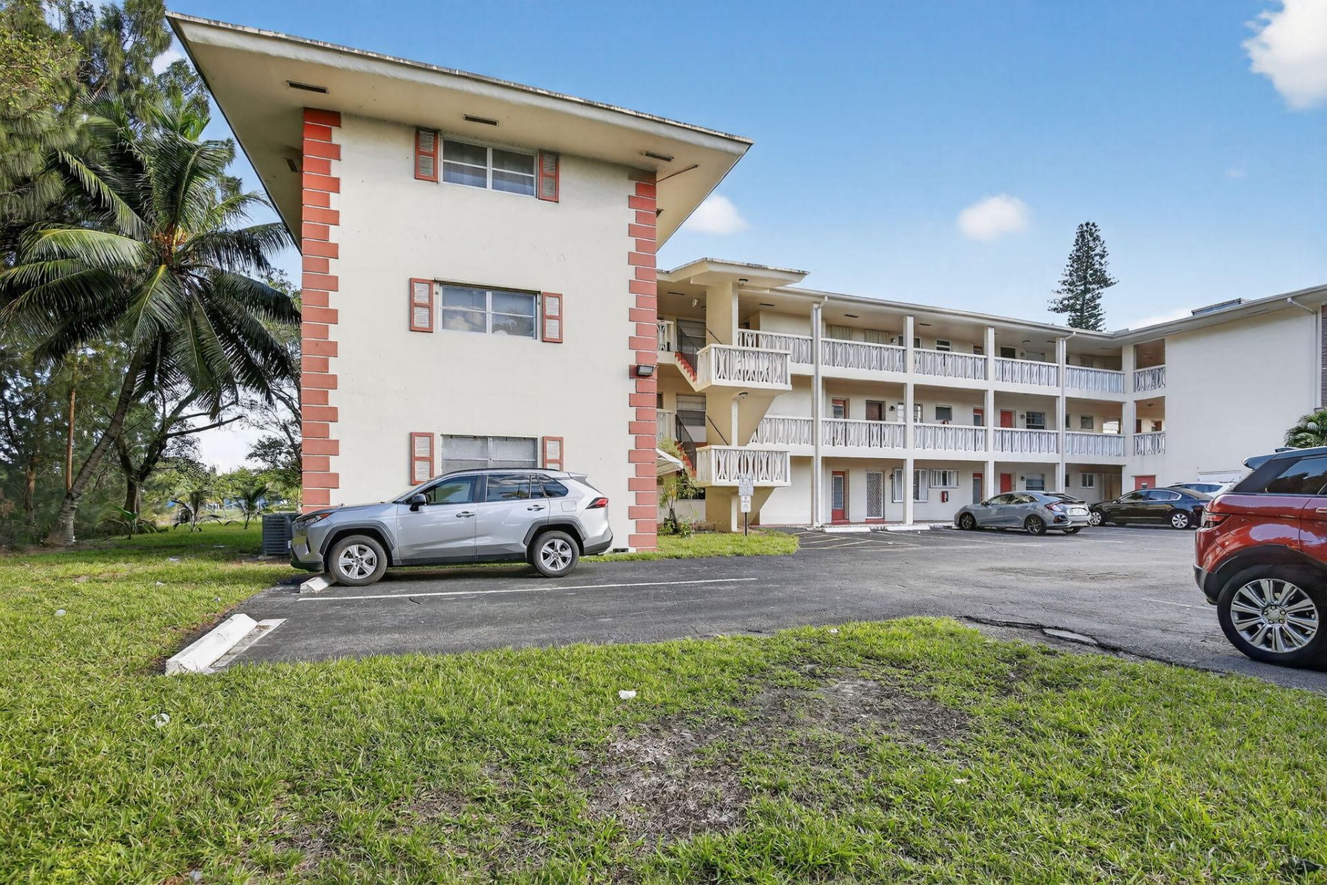 4770 NW 10th Court, Unit 104, Plantation, FL 33313 Photo