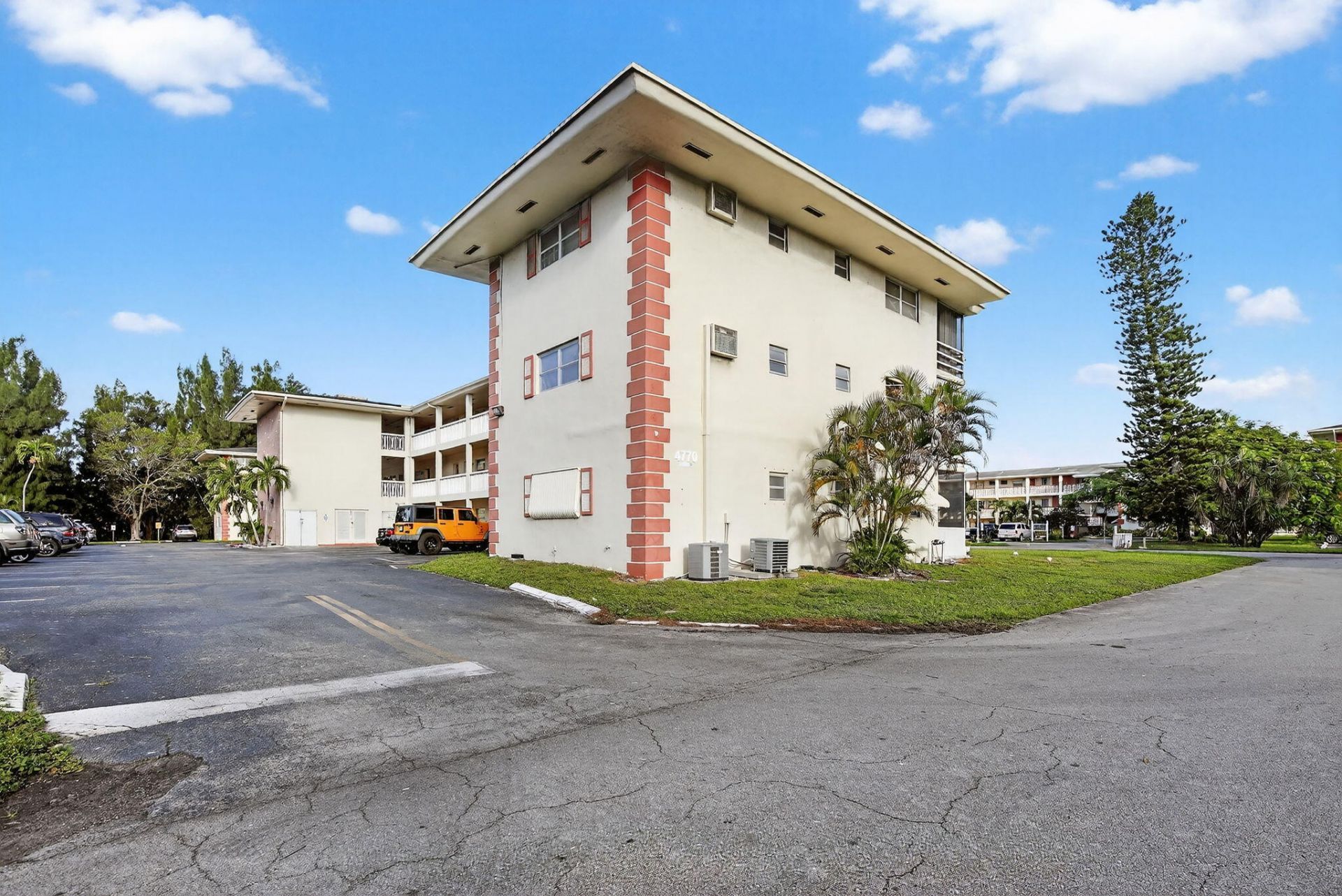 4770 NW 10th Court, Unit 104, Plantation, FL 33313 Photo