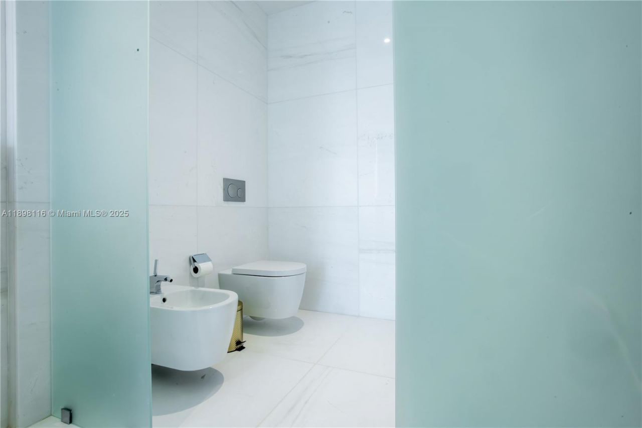 300 Biscayne Boulevard Way, Unit 2203C, Miami, FL 33131 Photo