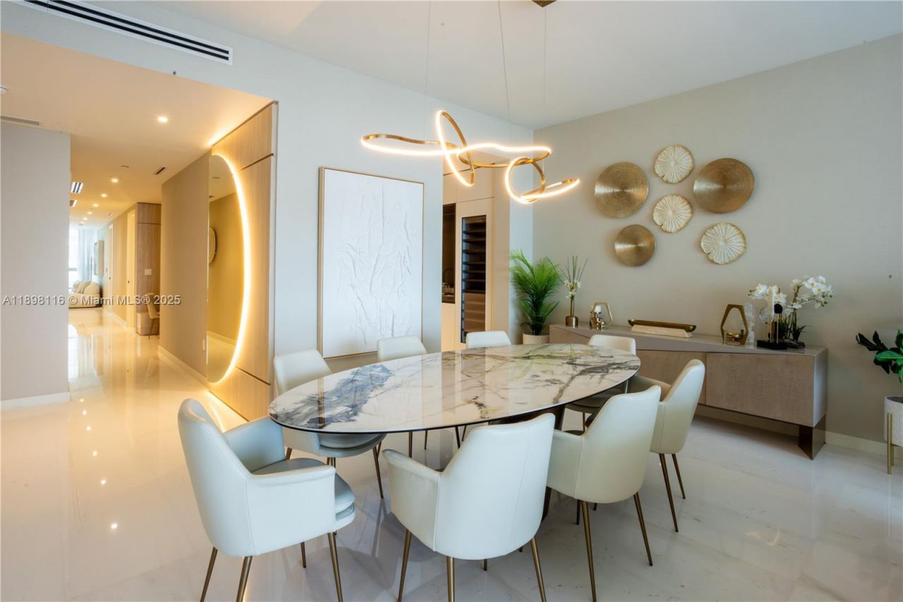 300 Biscayne Boulevard Way, Unit 2203C, Miami, FL 33131 Photo