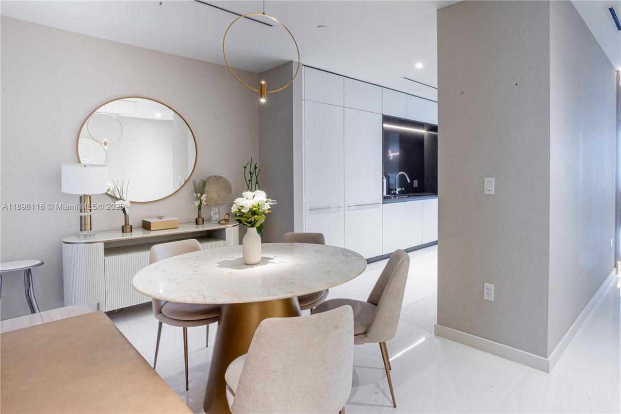 300 Biscayne Boulevard Way, Unit 2203C, Miami, FL 33131 Photo