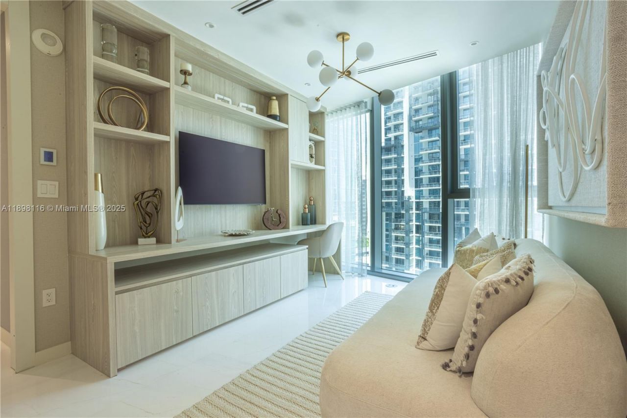 300 Biscayne Boulevard Way, Unit 2203C, Miami, FL 33131 Photo