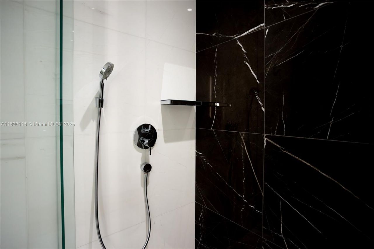 300 Biscayne Boulevard Way, Unit 2203C, Miami, FL 33131 Photo