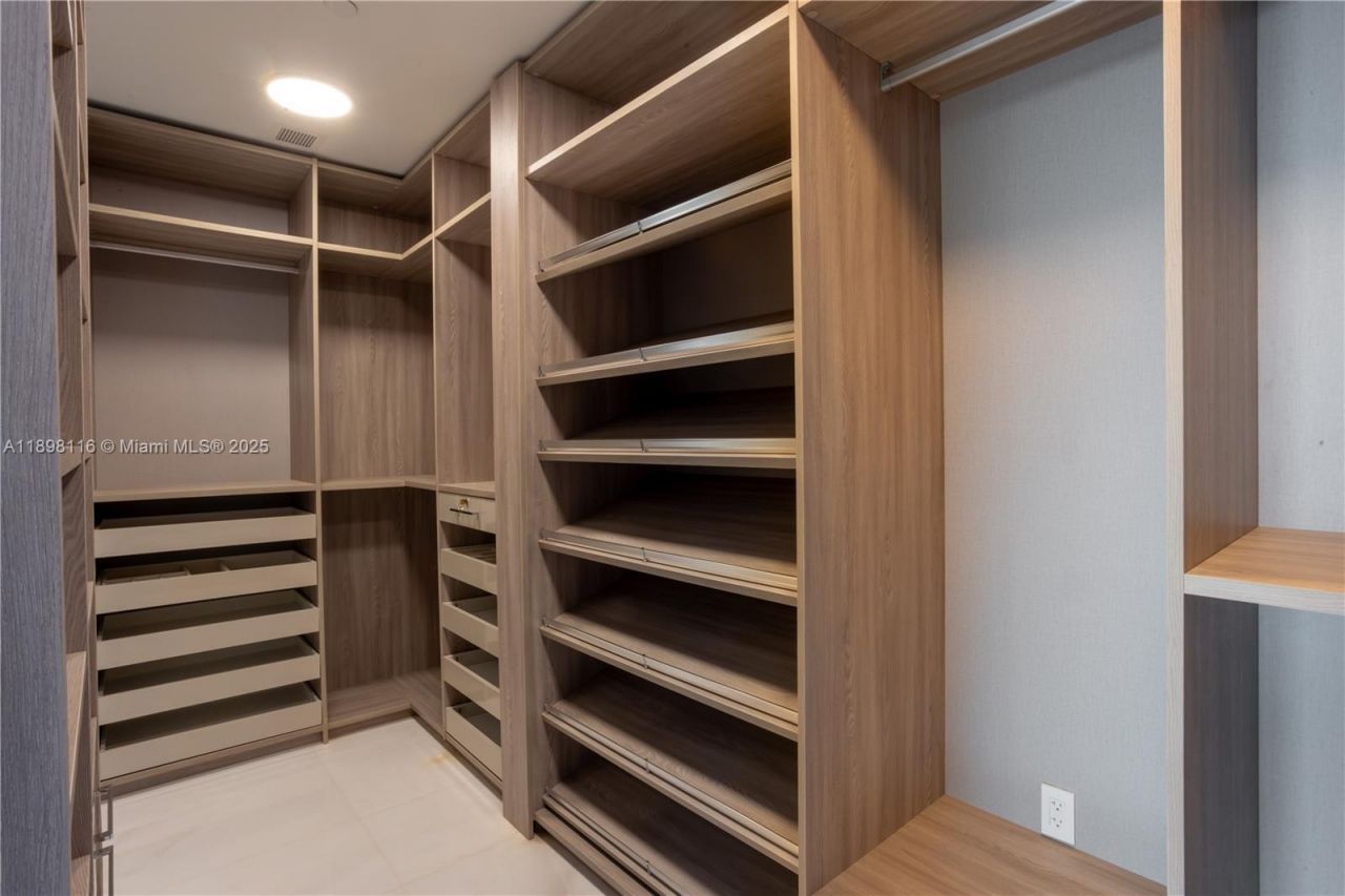 300 Biscayne Boulevard Way, Unit 2203C, Miami, FL 33131 Photo