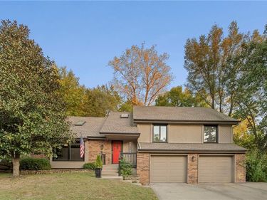 5417 Walden Drive, Kansas City, MO 64151