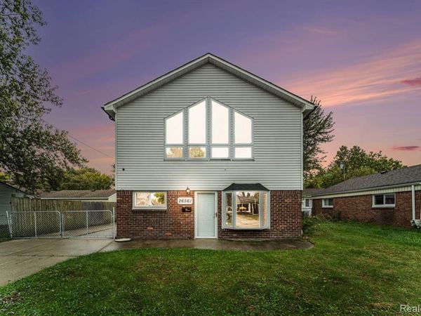 26561 Barnes Street, Roseville, MI 48066