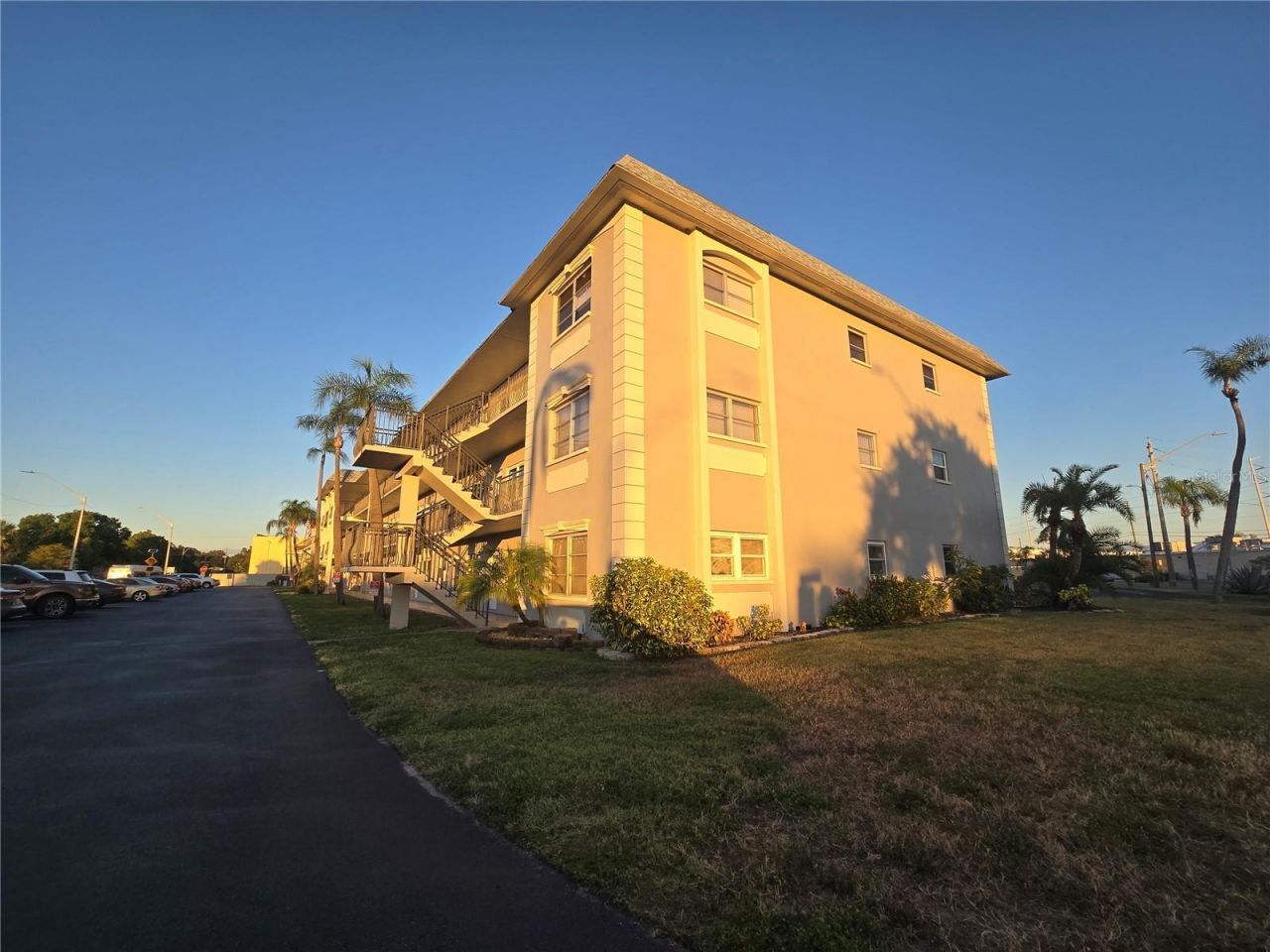 211 Pasadena Avenue N, Unit 107, Saint Petersburg, FL 33710 Photo