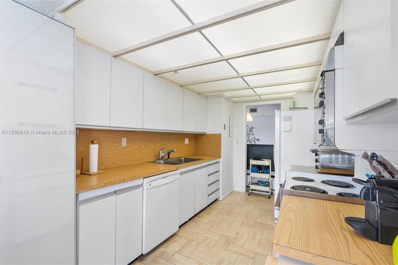 4000 Towerside Ter, Unit 402, Miami, FL 33138 Photo