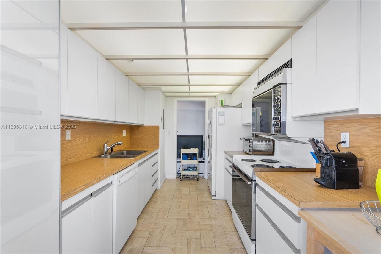 4000 Towerside Ter, Unit 402, Miami, FL 33138 Photo