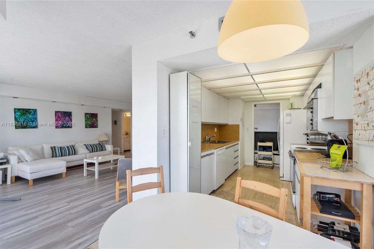 4000 Towerside Ter, Unit 402, Miami, FL 33138 Photo