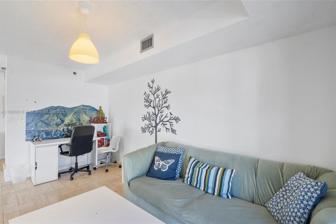 4000 Towerside Ter, Unit 402, Miami, FL 33138 Photo