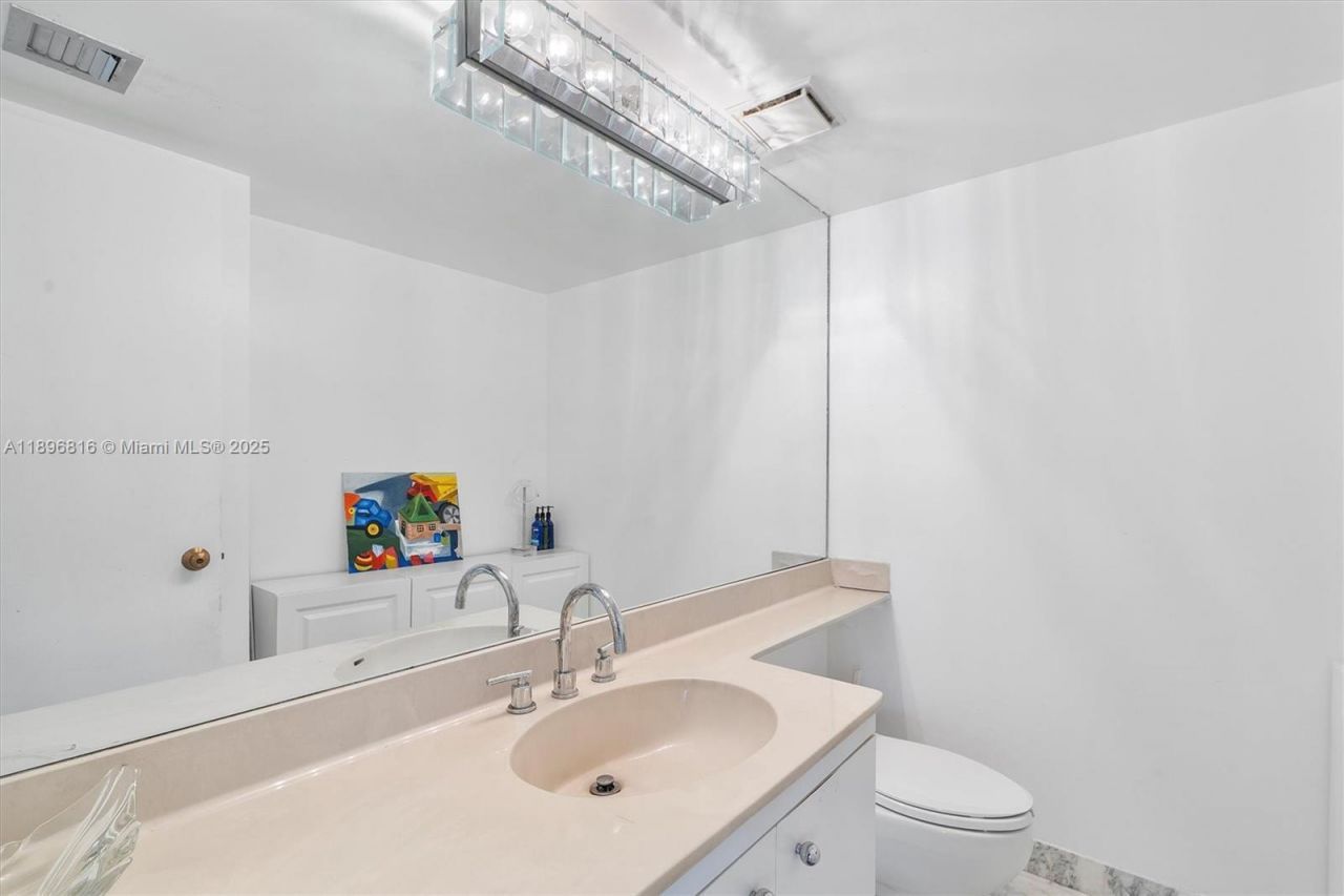 4000 Towerside Ter, Unit 402, Miami, FL 33138 Photo