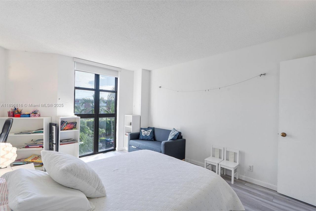 4000 Towerside Ter, Unit 402, Miami, FL 33138 Photo