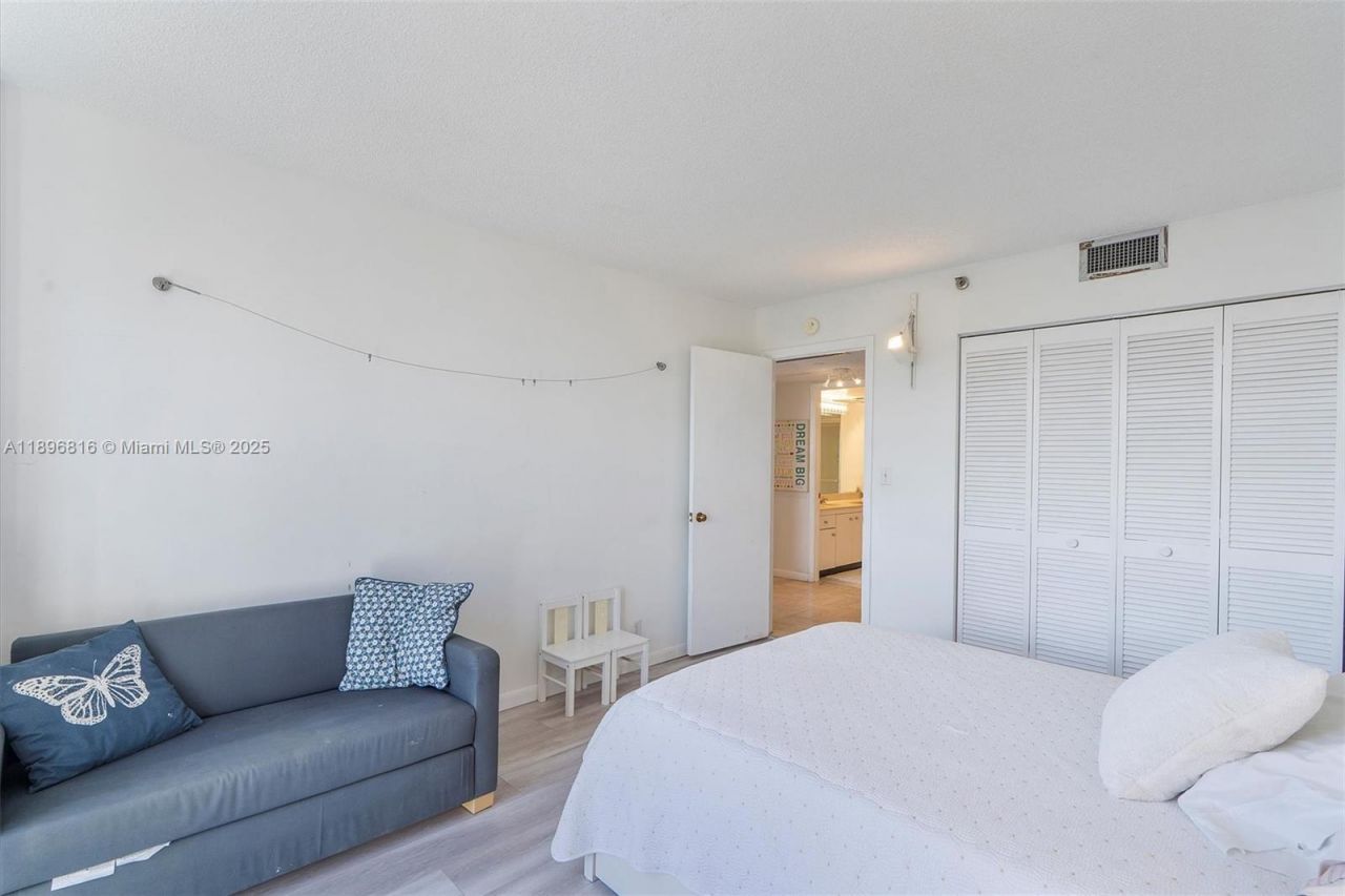 4000 Towerside Ter, Unit 402, Miami, FL 33138 Photo