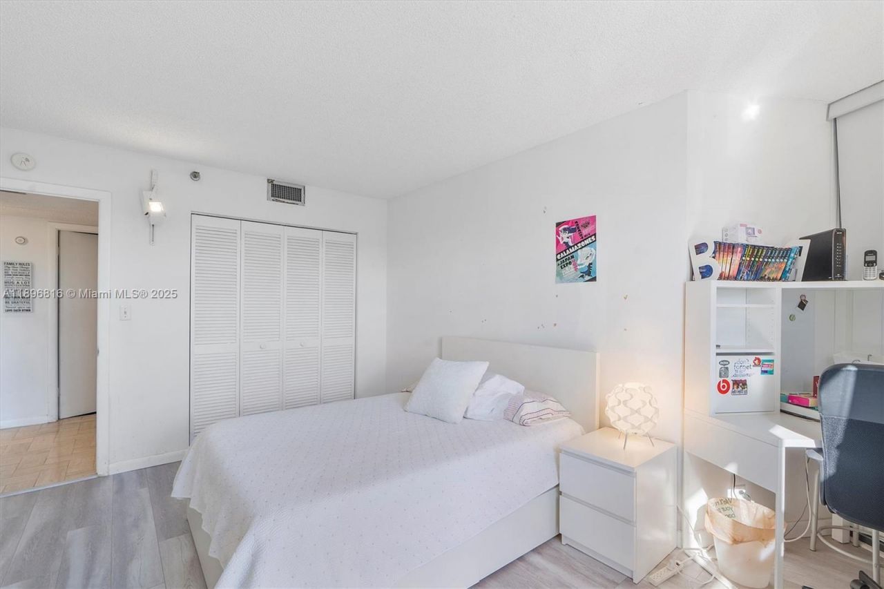 4000 Towerside Ter, Unit 402, Miami, FL 33138 Photo