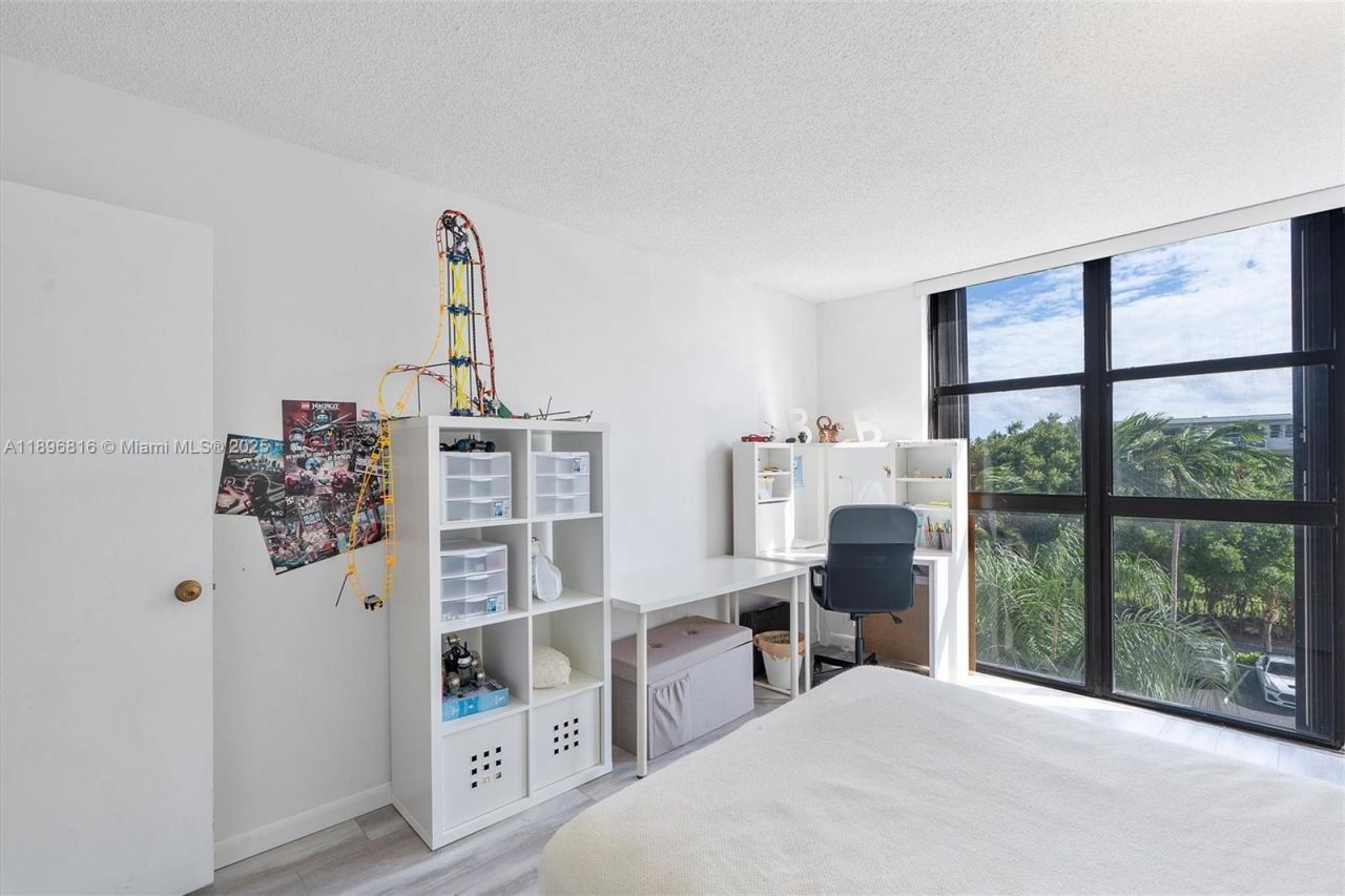 4000 Towerside Ter, Unit 402, Miami, FL 33138 Photo