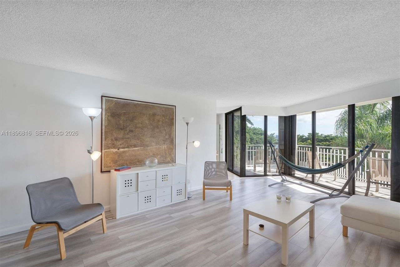 4000 Towerside Ter, Unit 402, Miami, FL 33138 Photo