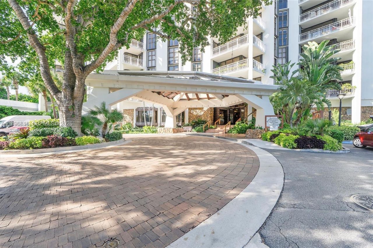 4000 Towerside Ter, Unit 402, Miami, FL 33138 Photo