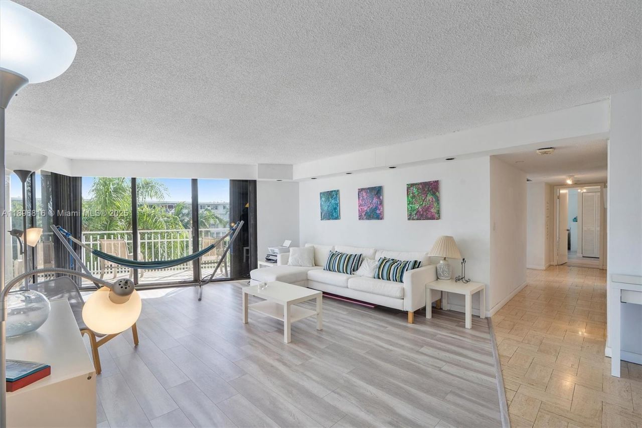 4000 Towerside Ter, Unit 402, Miami, FL 33138 Photo