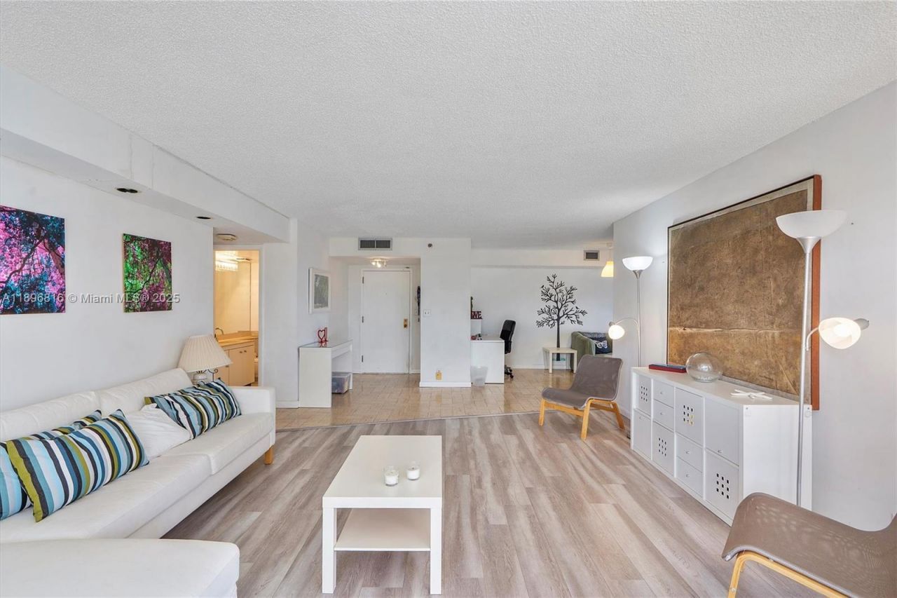 4000 Towerside Ter, Unit 402, Miami, FL 33138 Photo