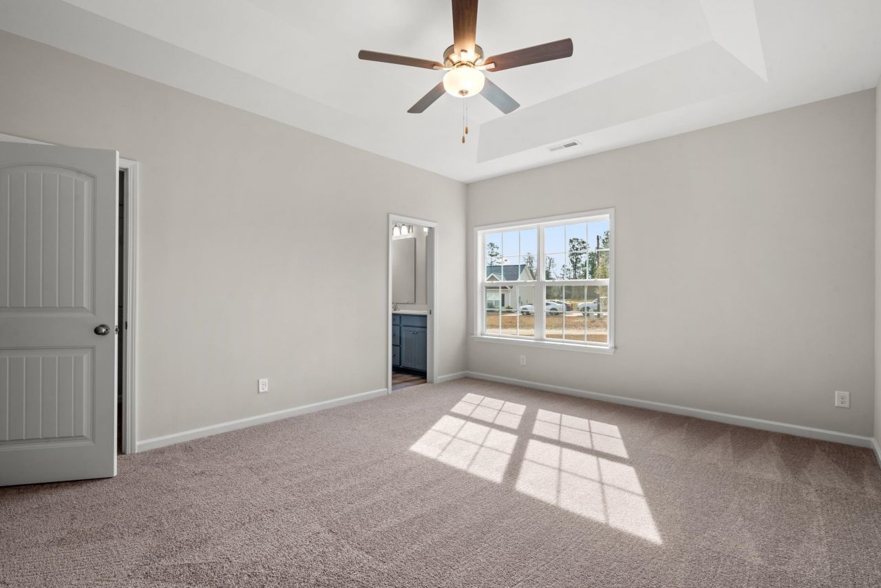 605 Bay St. Photo 10