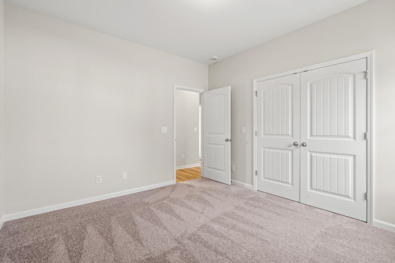 605 Bay St. Photo 13