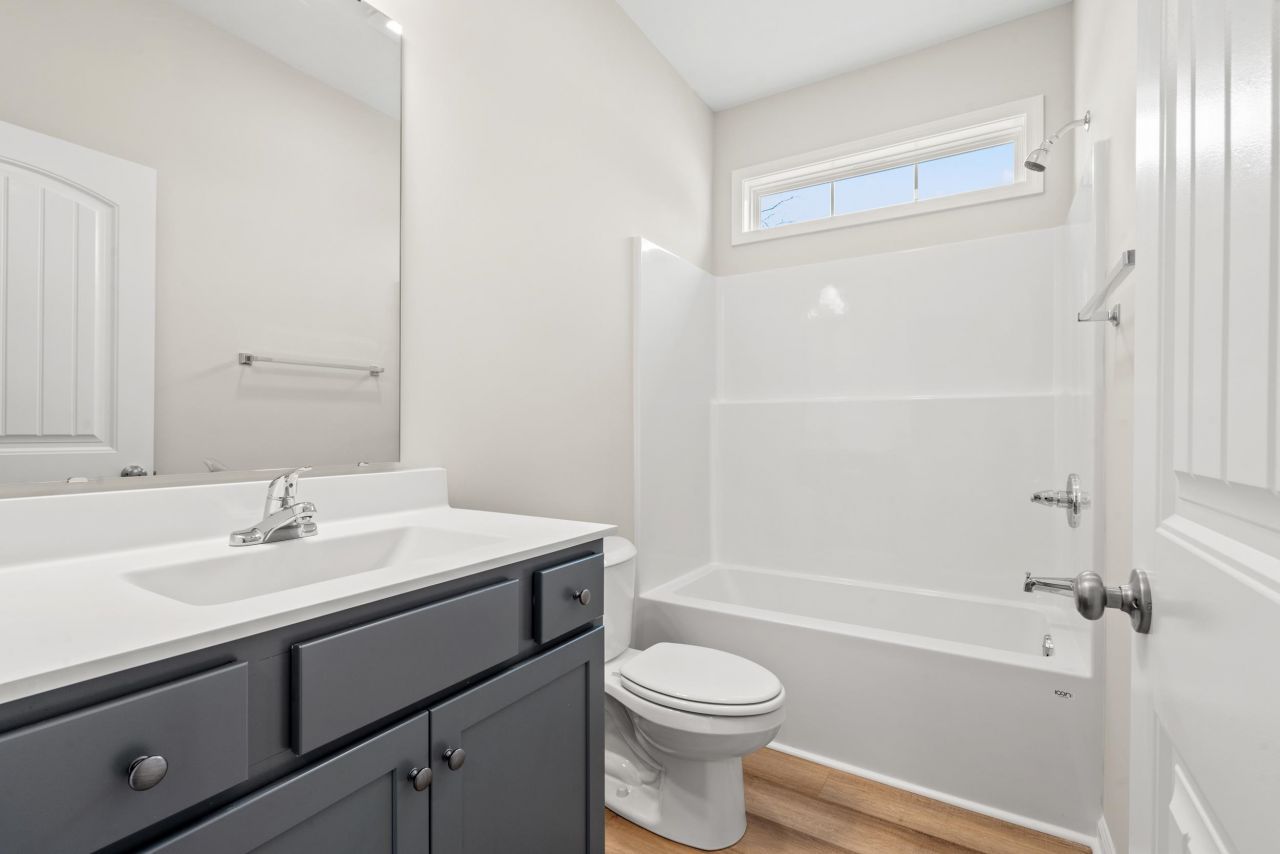 605 Bay St. Photo 14