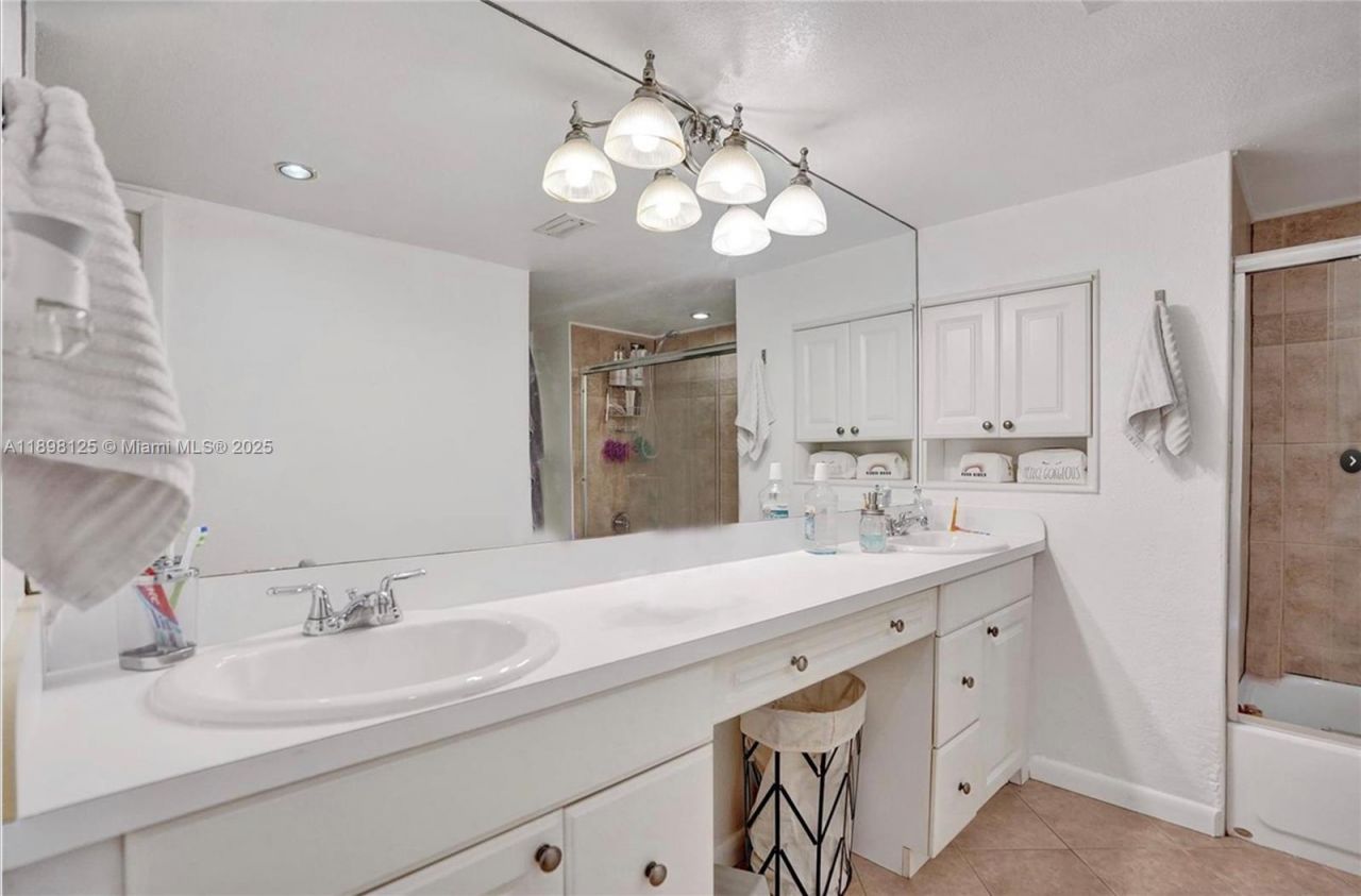 11111 Biscayne Blvd, Unit 6A, Miami, FL 33181 Photo