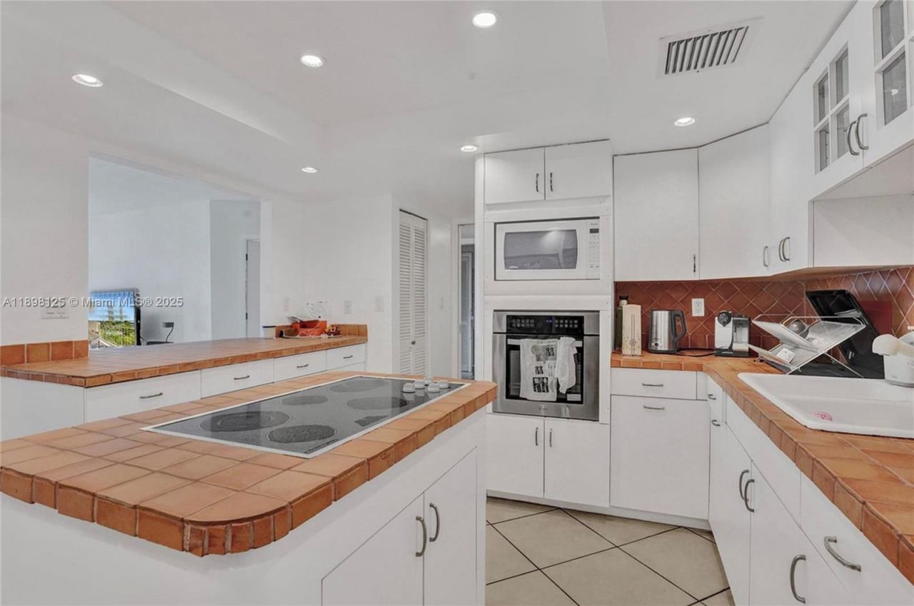 11111 Biscayne Blvd, Unit 6A, Miami, FL 33181 Photo