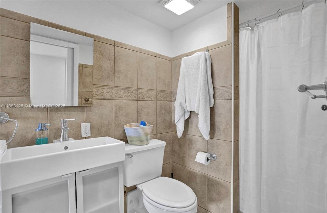 11111 Biscayne Blvd, Unit 6A, Miami, FL 33181 Photo