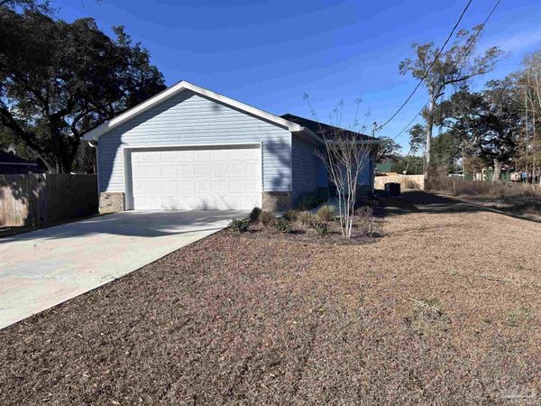 4047 Edgefield St, Pace, FL 32571