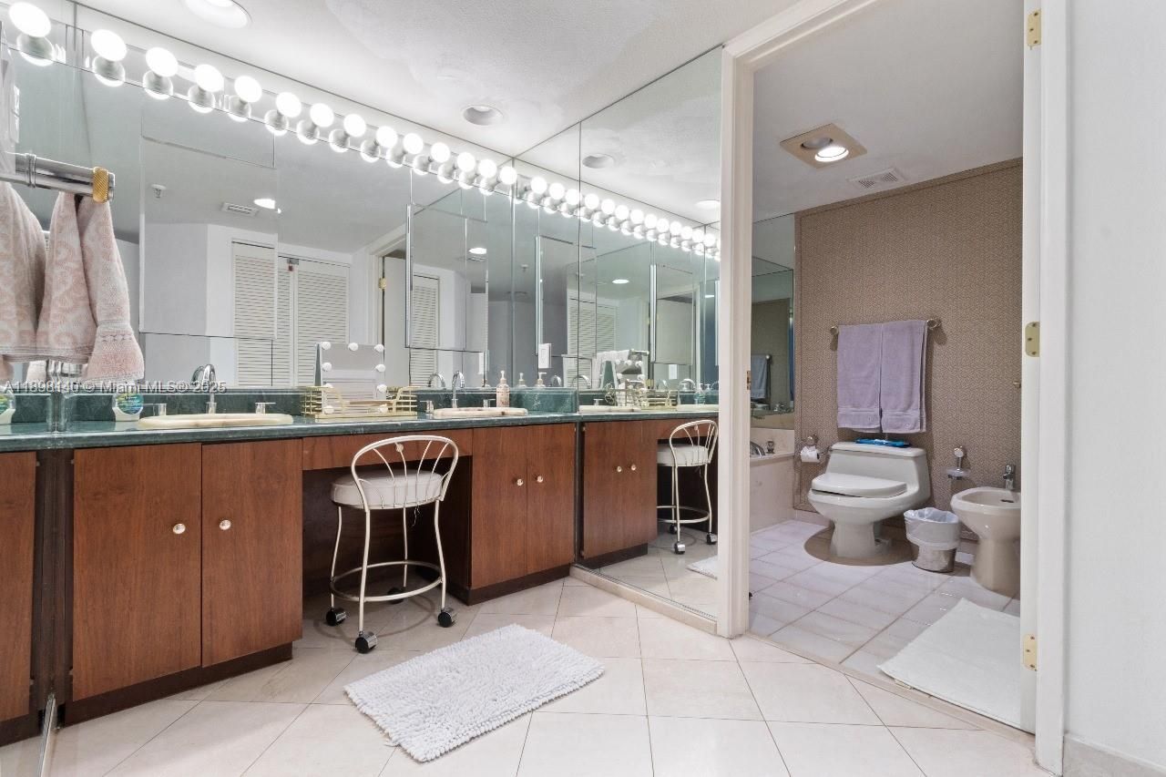 520 Brickell Key Dr, Unit A1616, Miami, FL 33131 Photo